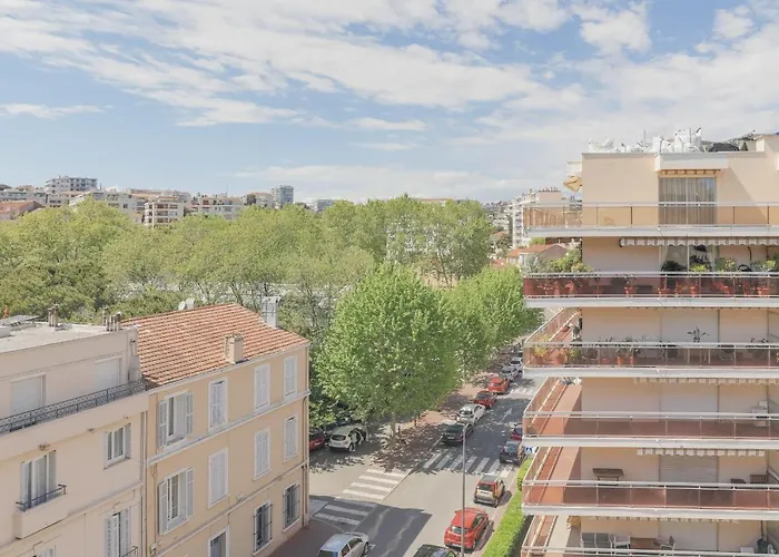 Immogroom - 2 Br- Bright - Terrace - Wifi - Air Conditioning