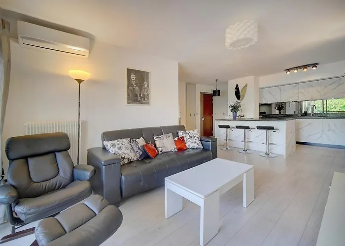 Immogroom - 2 Br- Bright - Terrace - Wifi - Air Conditioning