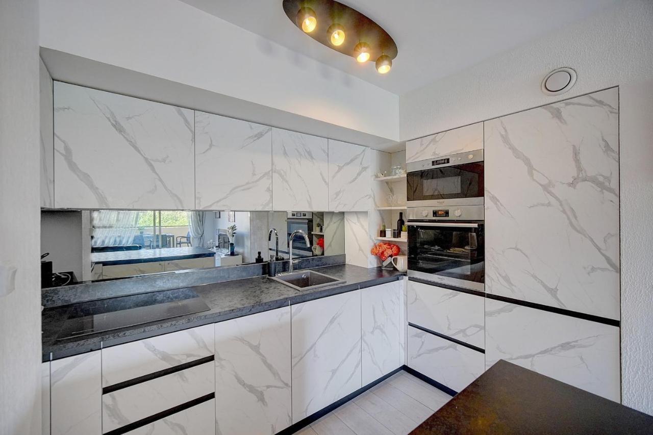 Immogroom - 2 Br- Bright - Terrace - Wifi - Air Conditioning *