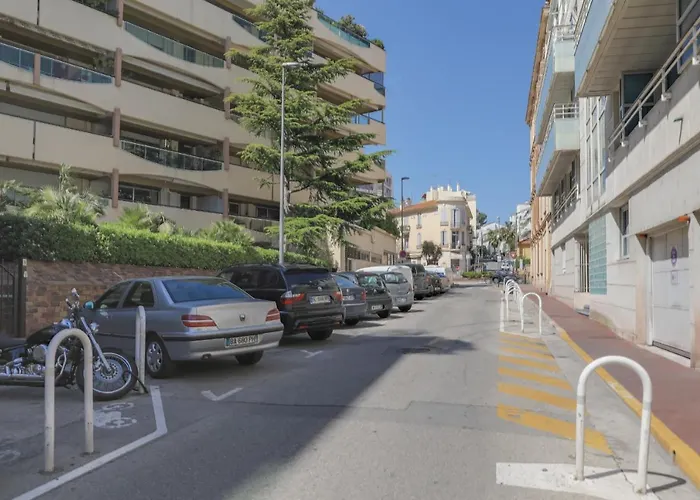 Immogroom - 2 Br- Bright - Terrace - Wifi - Air Conditioning