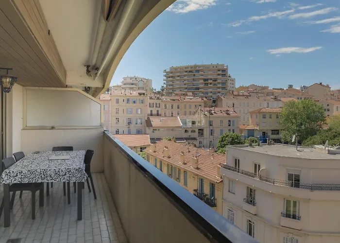Immogroom - 2 Br- Bright - Terrace - Wifi - Air Conditioning